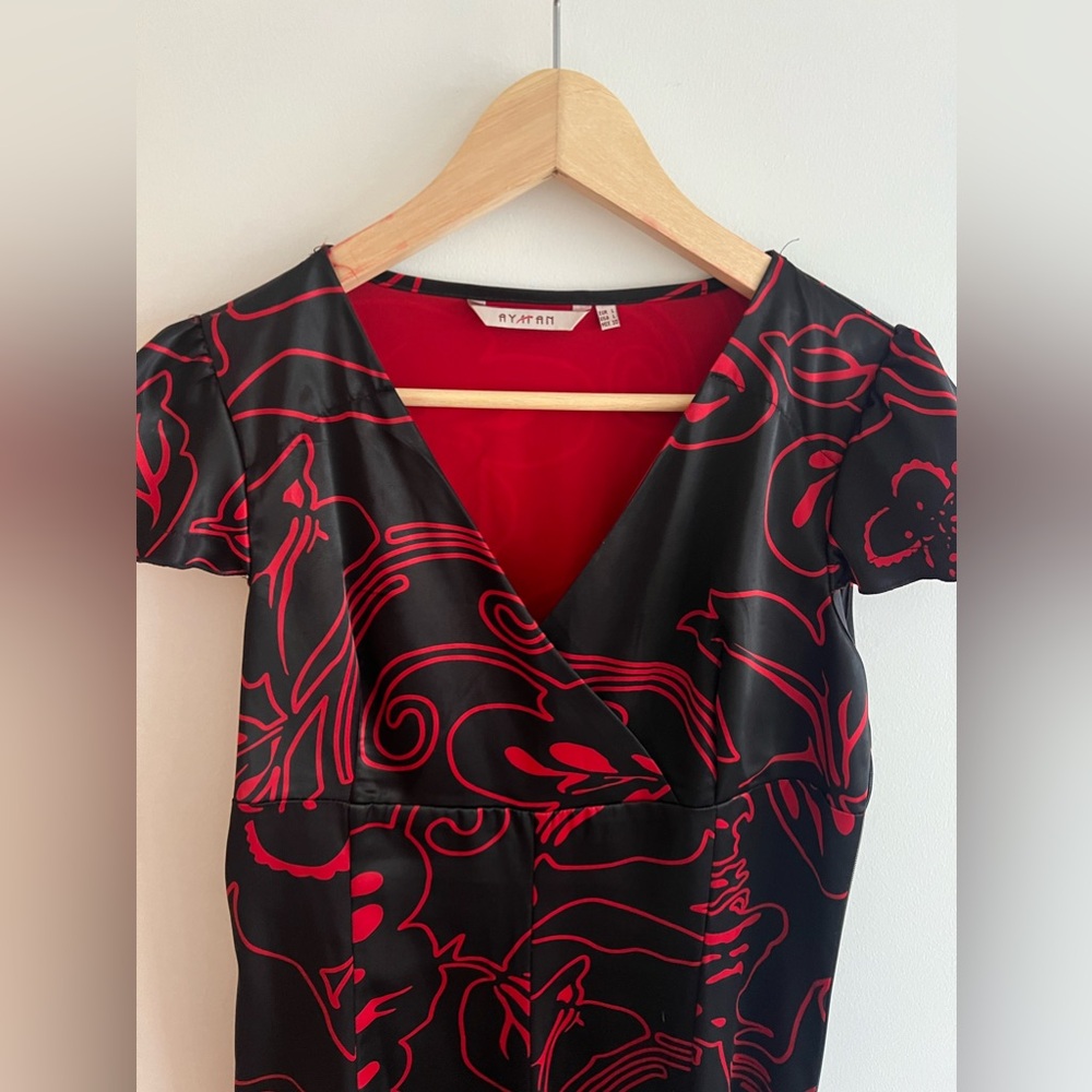 Silk Midi Dress in black and red